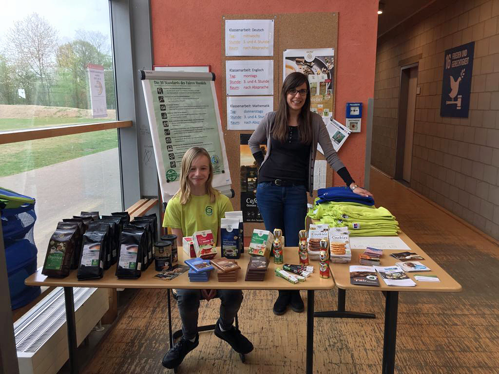 gesamtschule-verkauf-weltladenprodukte