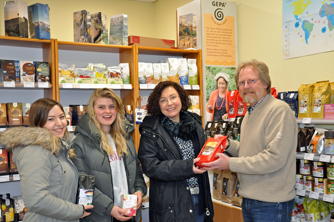 v.l. Andrea Stratmann, Fabia Zapf, Michaela Verheyen, Kita Drachenhöhle K.-H_bearbeitet-1