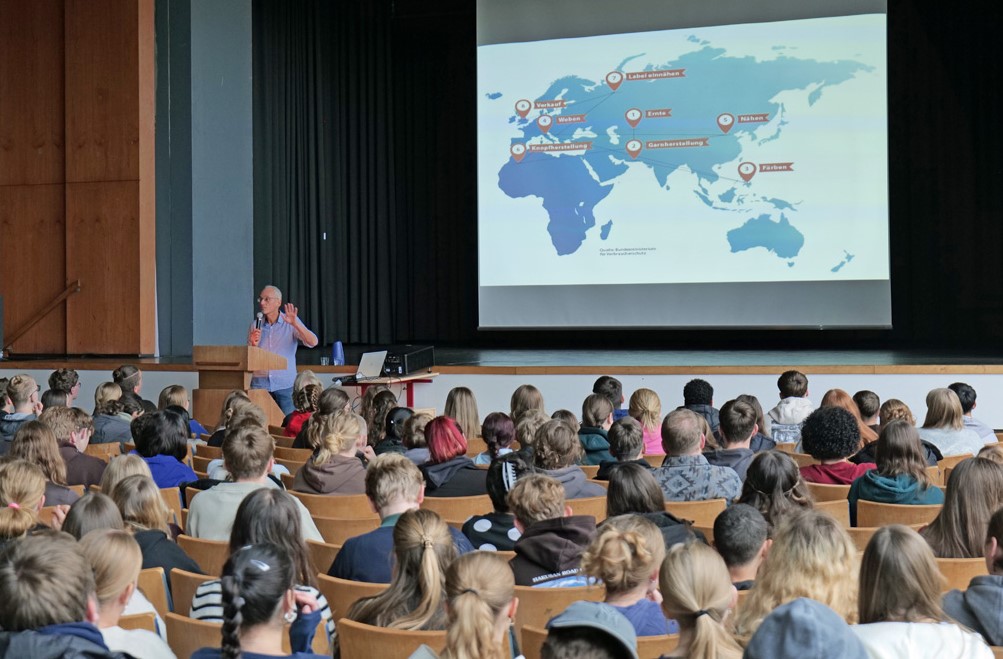 Frank Herrmann Vortrag Ultra Fast Fashion Foto (c) Manfred Austrup